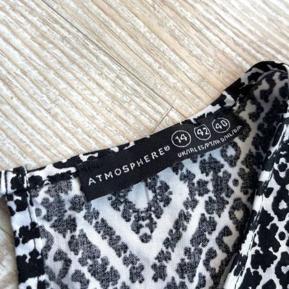 𝅺Atmosphere Ikat Print Cap Sleeve Top | Black/White Size 10‎ - Picture 3 of 9